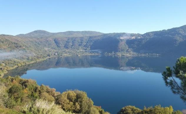 Appartamento Vista Lago Дженцано-ді-Рома Екстер'єр фото